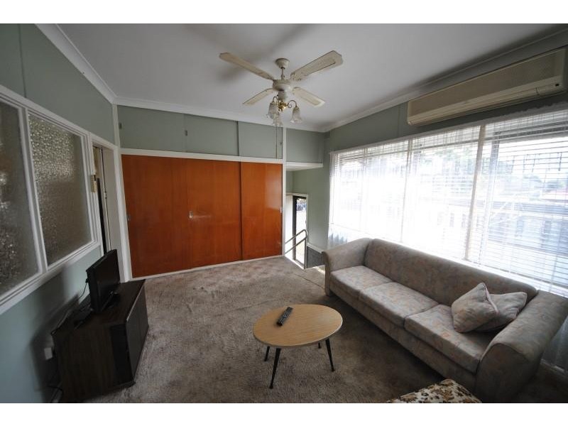 11 Larien Cres, Birrong NSW 2143