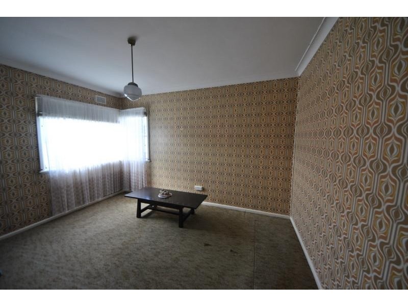 11 Larien Cres, Birrong NSW 2143