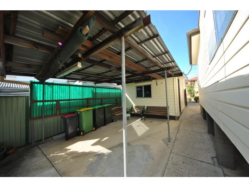 11 Larien Cres, Birrong NSW 2143