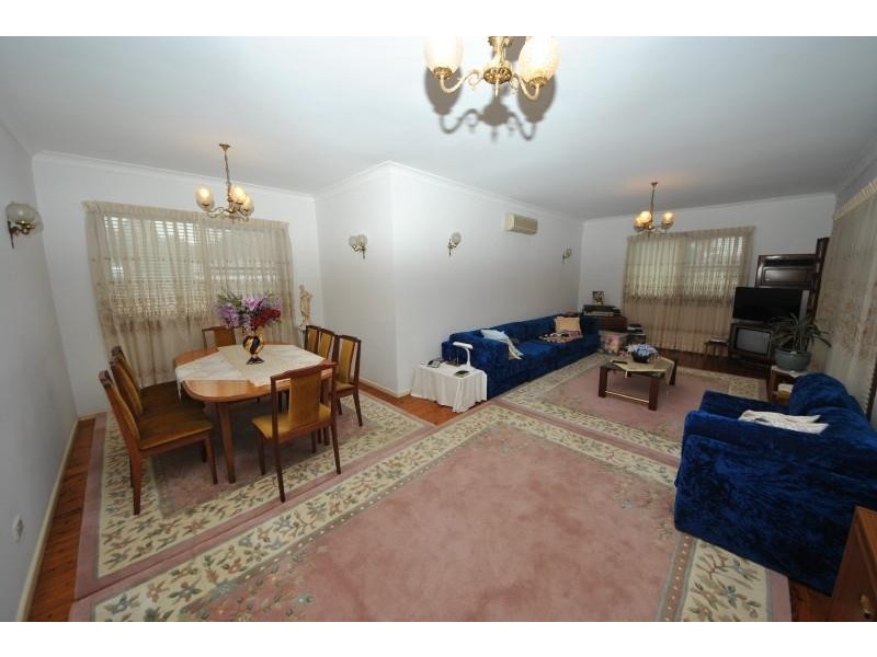 8 Roosevelt Ave, Sefton NSW 2162