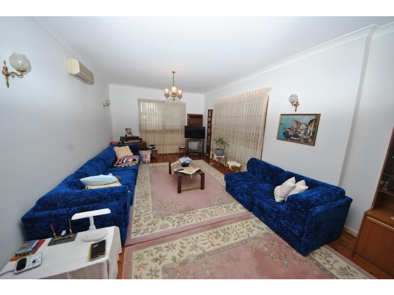 8 Roosevelt Ave, Sefton NSW 2162