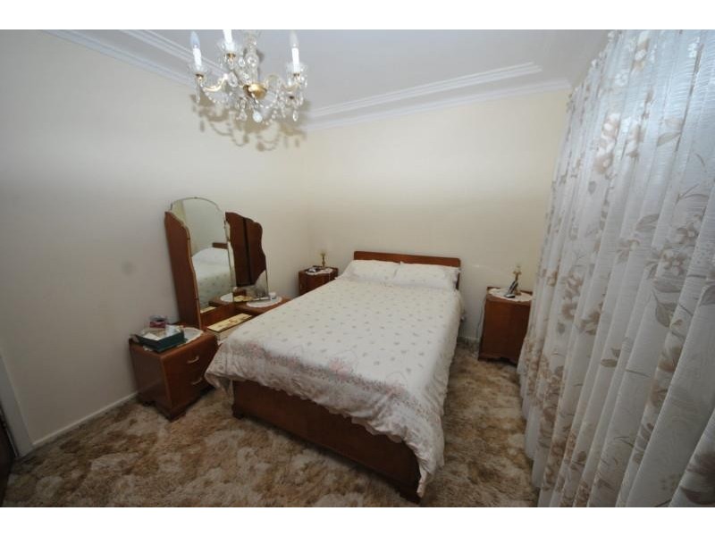 8 Roosevelt Ave, Sefton NSW 2162