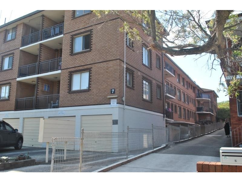 7 Myers St, Roselands NSW 2196