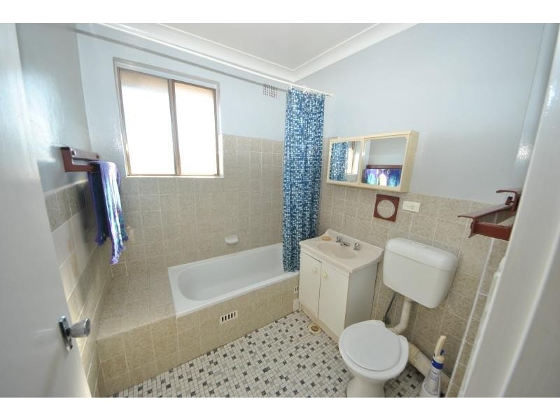 7 Myers St, Roselands NSW 2196