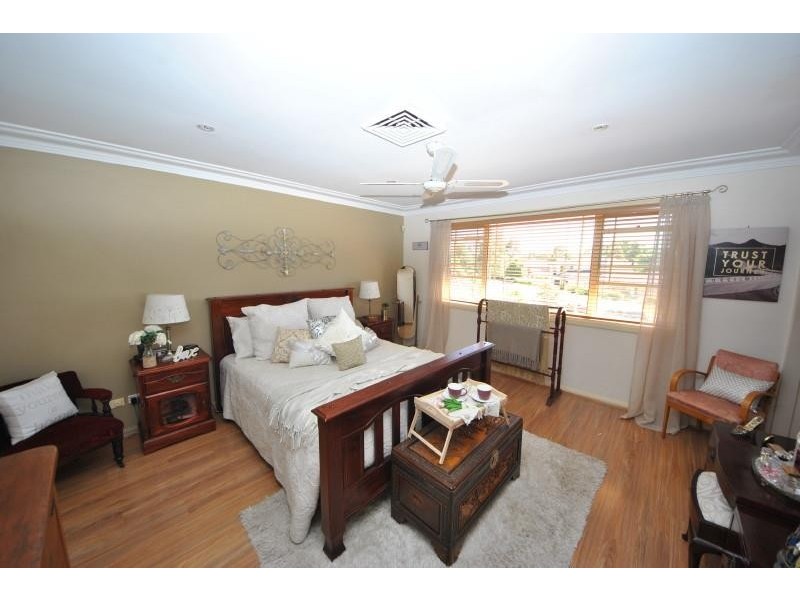 10 Torch St, Voyager Point NSW 2172