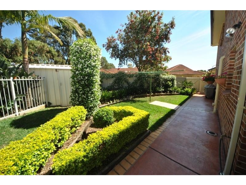 10 Torch St, Voyager Point NSW 2172