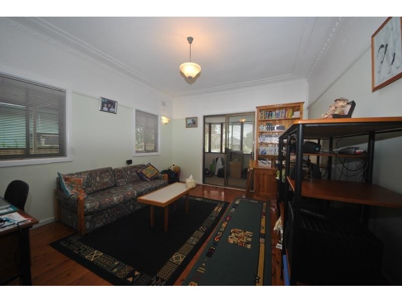 10 Elliston St, Chester Hill NSW 2162