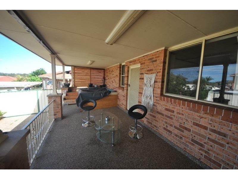18 Esk Ave, Green Valley NSW 2168