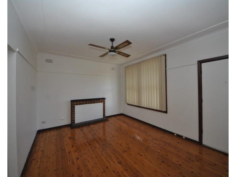 18 Gundaroo Street, Villawood NSW 2163