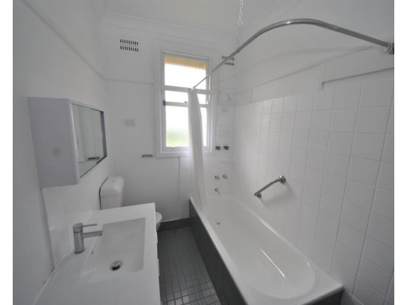 18 Gundaroo Street, Villawood NSW 2163