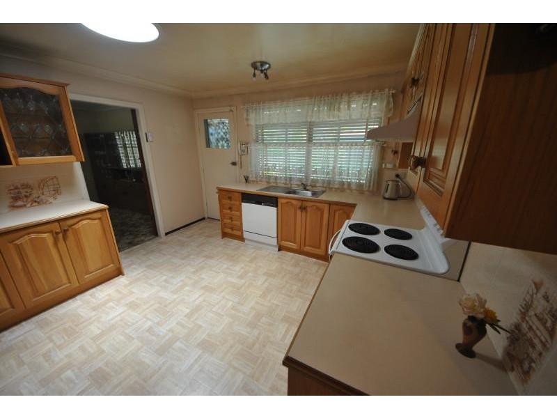 8 Caroline Crescent, Georges Hall NSW 2198