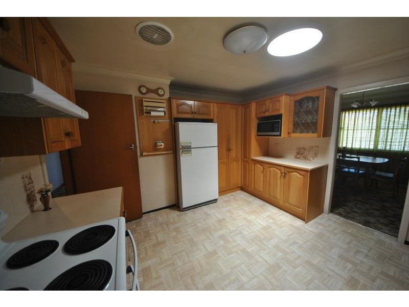 8 Caroline Crescent, Georges Hall NSW 2198