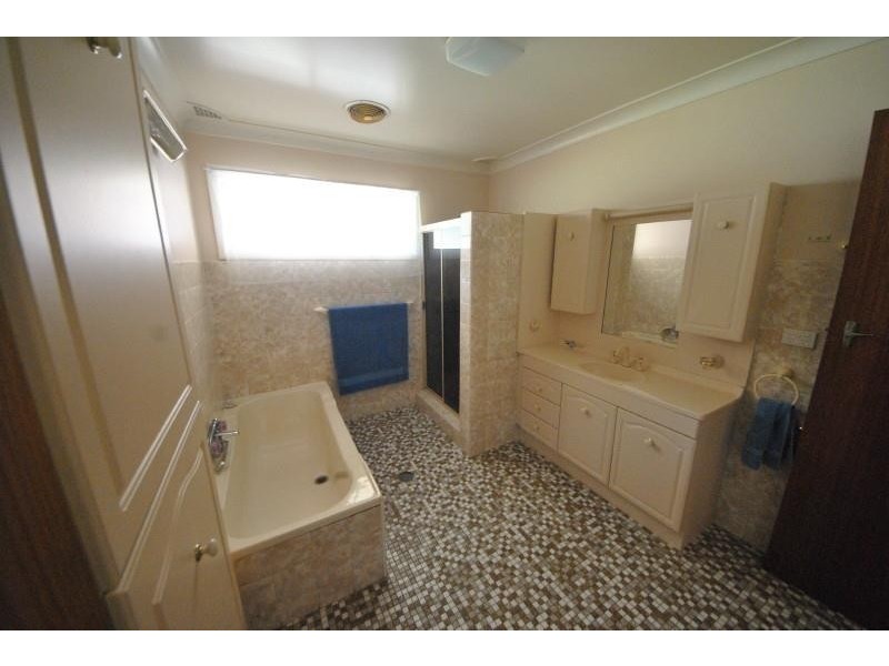 8 Caroline Crescent, Georges Hall NSW 2198