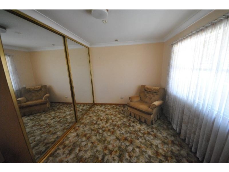 8 Caroline Crescent, Georges Hall NSW 2198