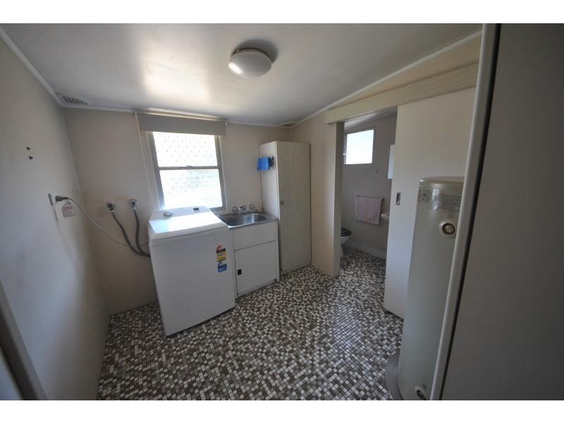 8 Caroline Crescent, Georges Hall NSW 2198