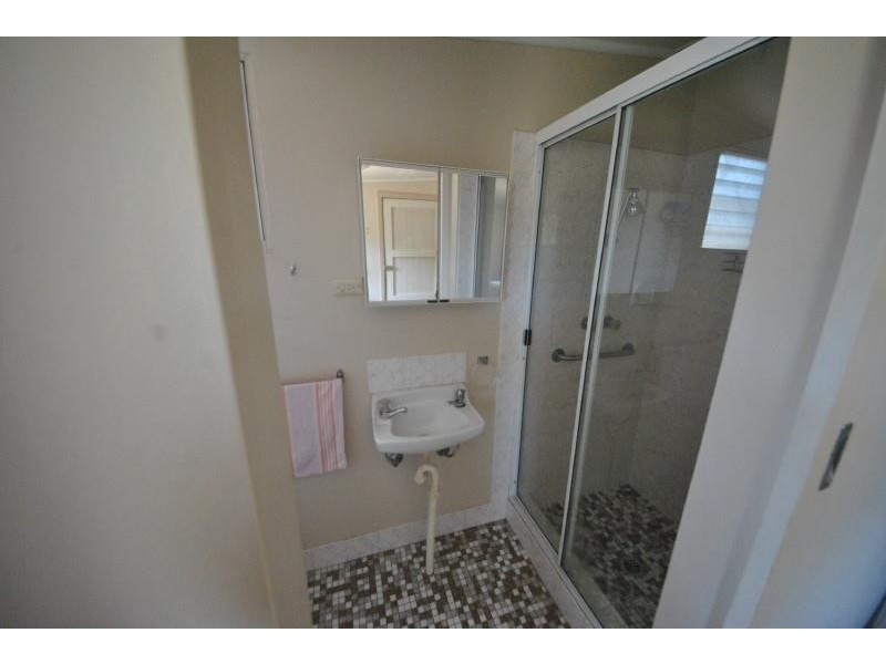 8 Caroline Crescent, Georges Hall NSW 2198