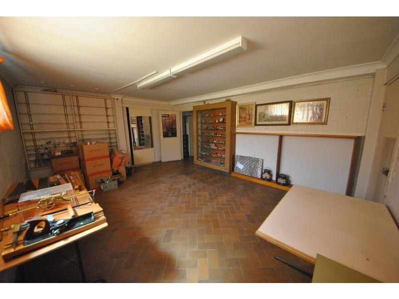 8 Caroline Crescent, Georges Hall NSW 2198