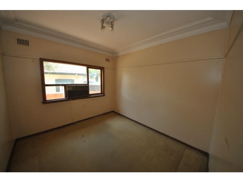 8 Treloar Crescent, Chester Hill NSW 2162