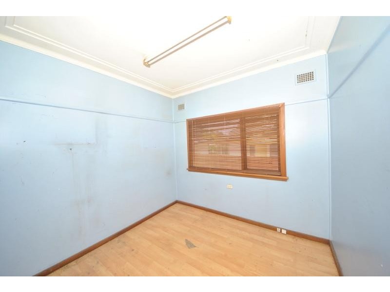 8 Treloar Crescent, Chester Hill NSW 2162