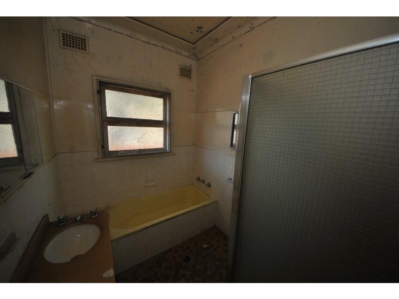 8 Treloar Crescent, Chester Hill NSW 2162