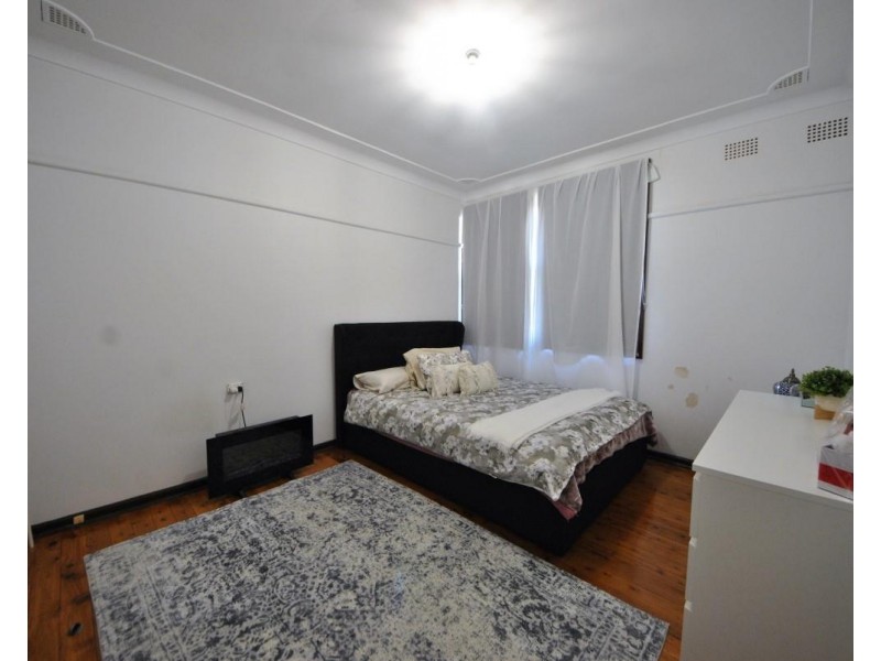18 Gundaroo Street, Villawood NSW 2163
