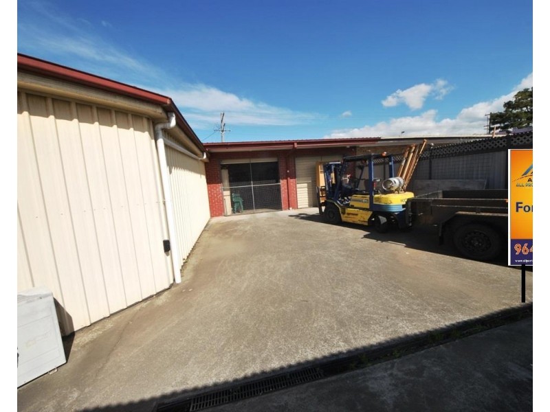 1/2 Mineral Rd, Oak Flats NSW 2529