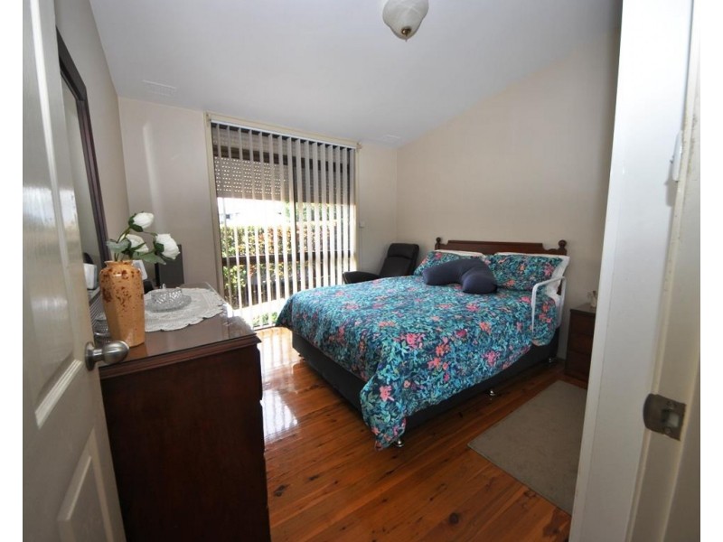 58 Caroline Crescent, Georges Hall NSW 2198