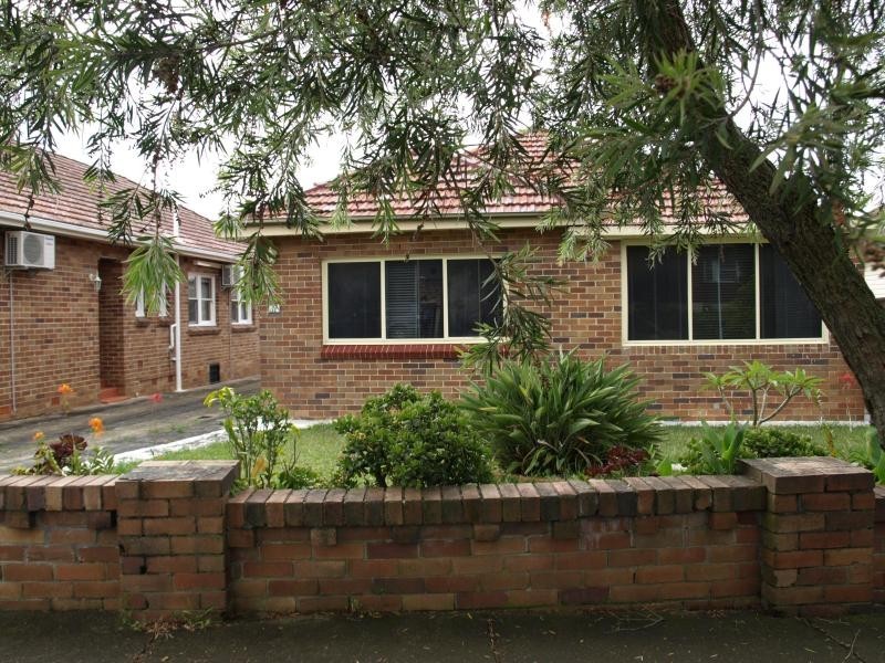 37 Robinson (North) St, Wiley Park NSW 2195