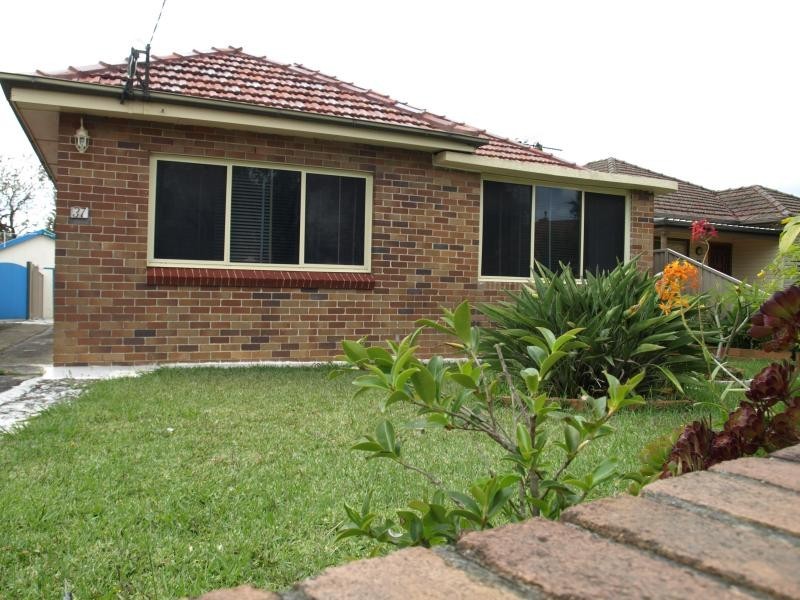 37 Robinson (North) St, Wiley Park NSW 2195