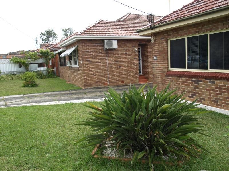 37 Robinson (North) St, Wiley Park NSW 2195