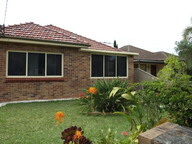 37 Robinson (North) St, Wiley Park NSW 2195