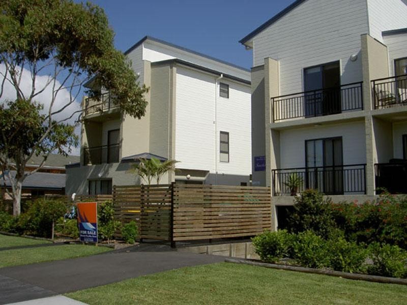 2/60 – 62 Wharf St, Tuncurry NSW 2428