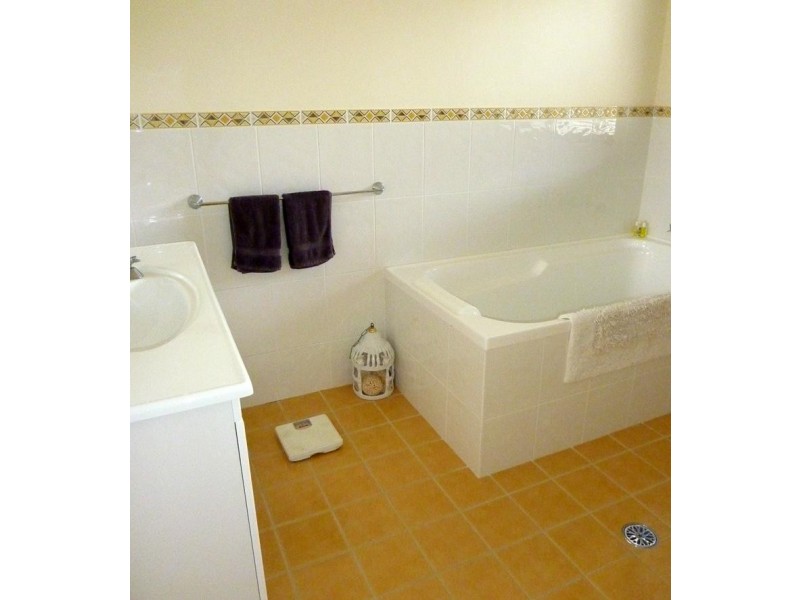 7 Affleck Cl, Forster NSW 2428