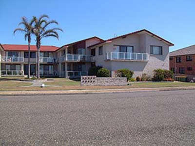 9/88-90  Villa Bianca, Head St, Forster NSW 2428