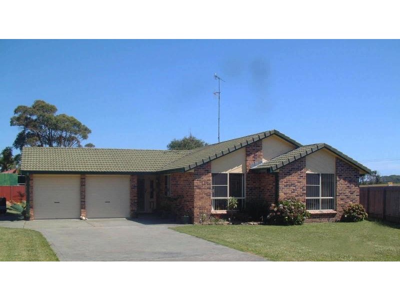 9  Arlington Pl, Forster NSW 2428