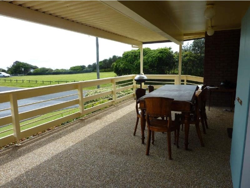 27  Burgess Rd, Forster NSW 2428