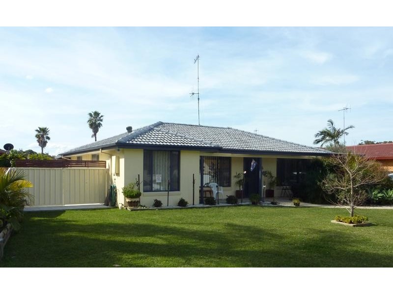 9 De Lore Cres, Tuncurry NSW 2428