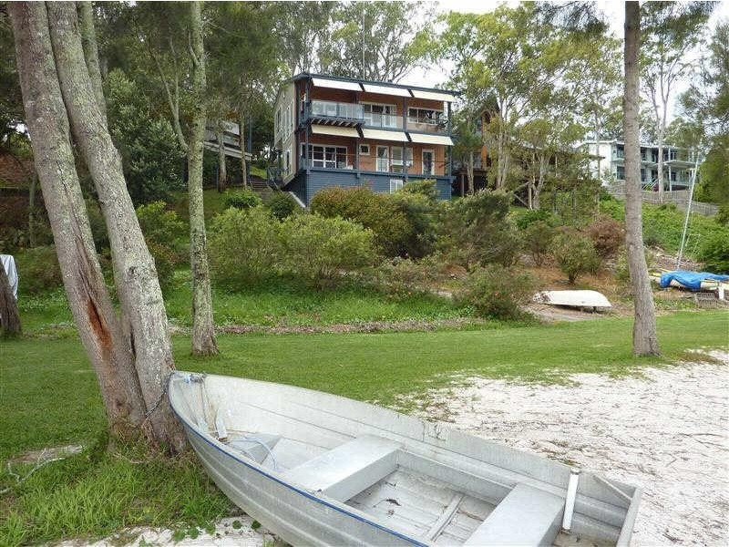 3  Wharf Rd, Green Point NSW 2428