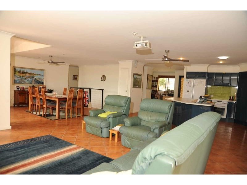 36  Daphne St, Forster NSW 2428