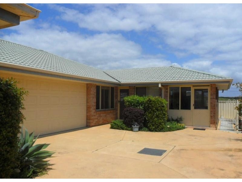2/13  Riana Ave, Forster NSW 2428