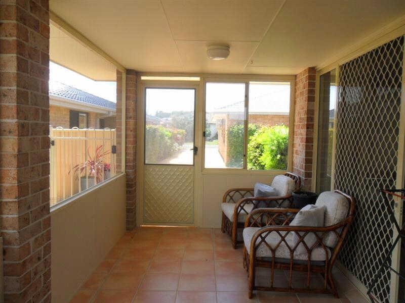 2/13  Riana Ave, Forster NSW 2428