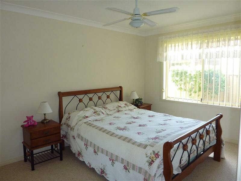 2/13  Riana Ave, Forster NSW 2428