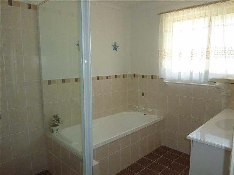 2/13  Riana Ave, Forster NSW 2428