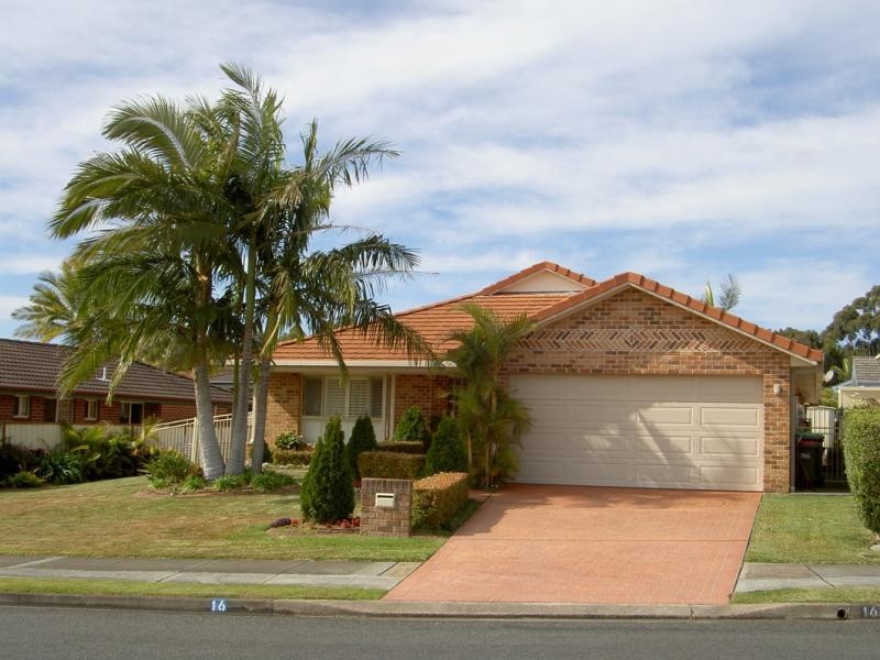16 Akala Ave, Forster NSW 2428