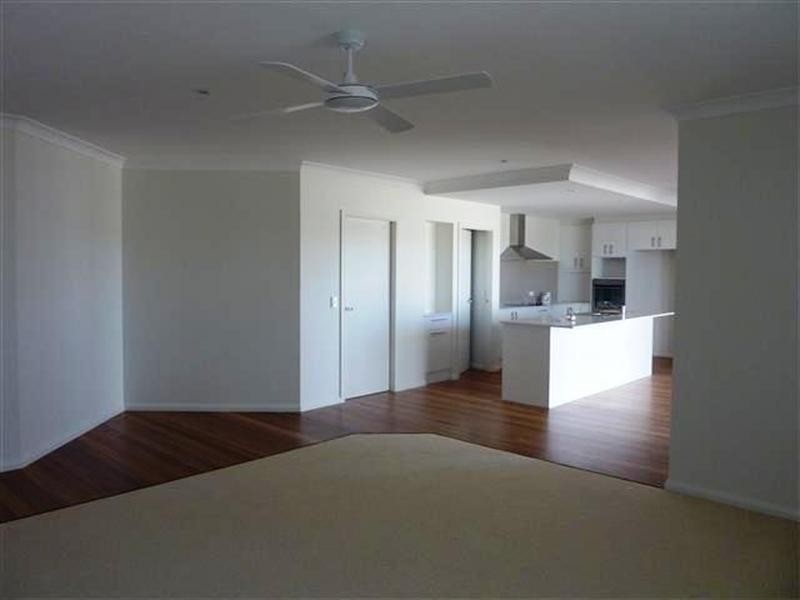 1 & 2/954  Wirrana  Cct, Forster NSW 2428