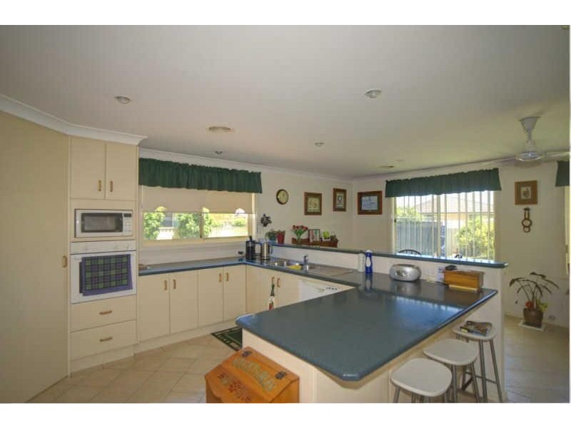 2  Areca Ct, Forster NSW 2428