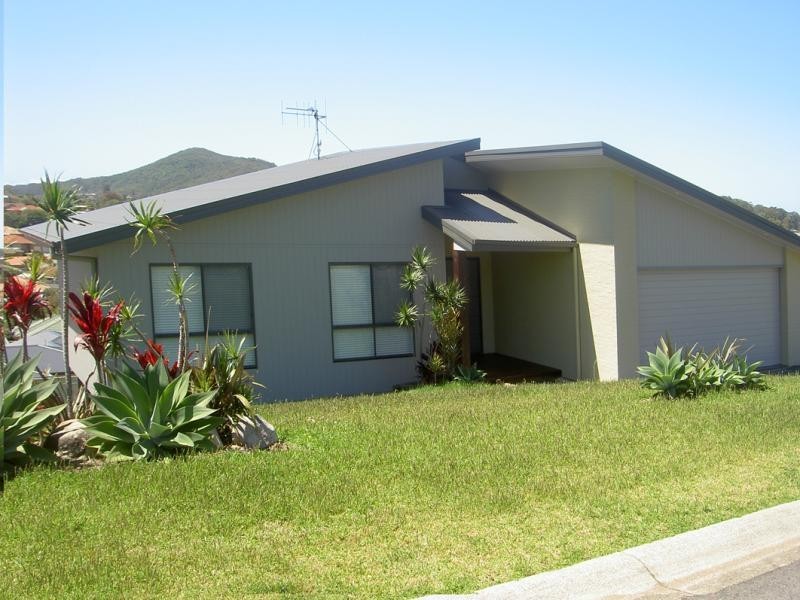 10 Manara Cres, Forster NSW 2428