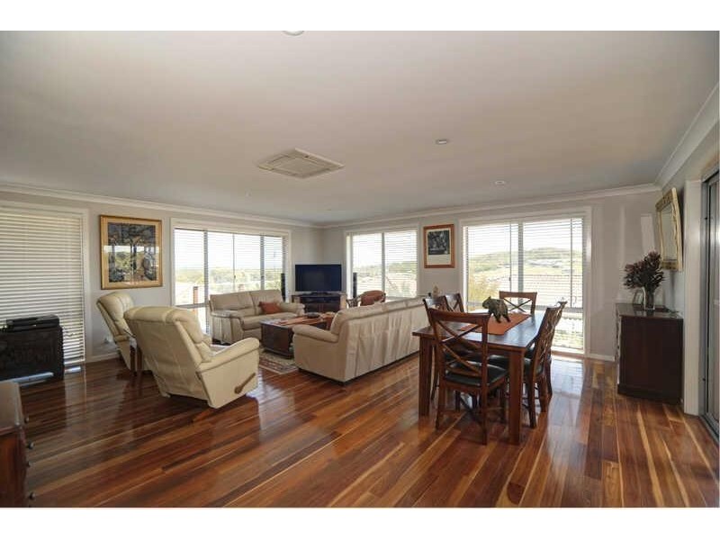 8  Chusan Pl, Forster NSW 2428