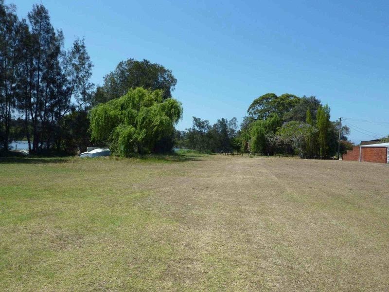 2/9 Swan Lake, Baird St, Tuncurry NSW 2428