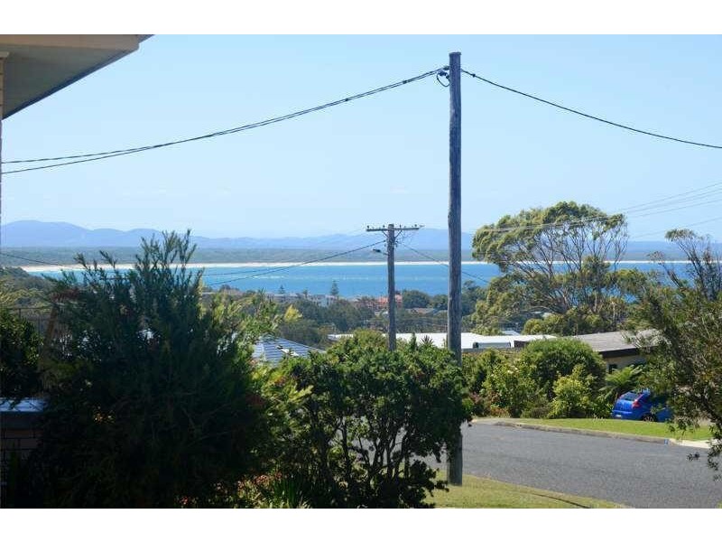 14 Churchill Rd, Forster NSW 2428